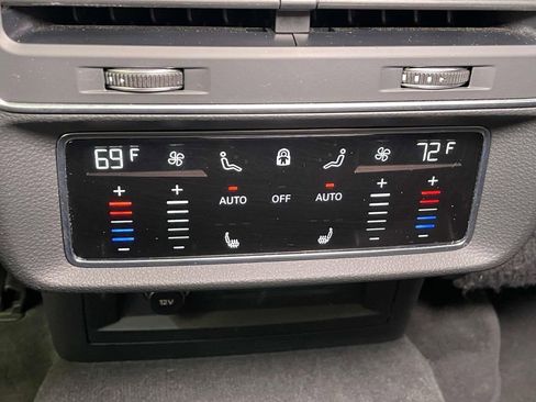 Used 2021 Audi Q7 3.0T Prestige w/ Prestige Package AWD/4WD image 27
