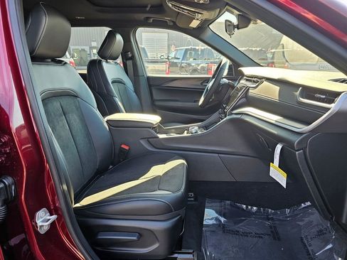 New 2025 Jeep Grand Cherokee L Altitude image 15