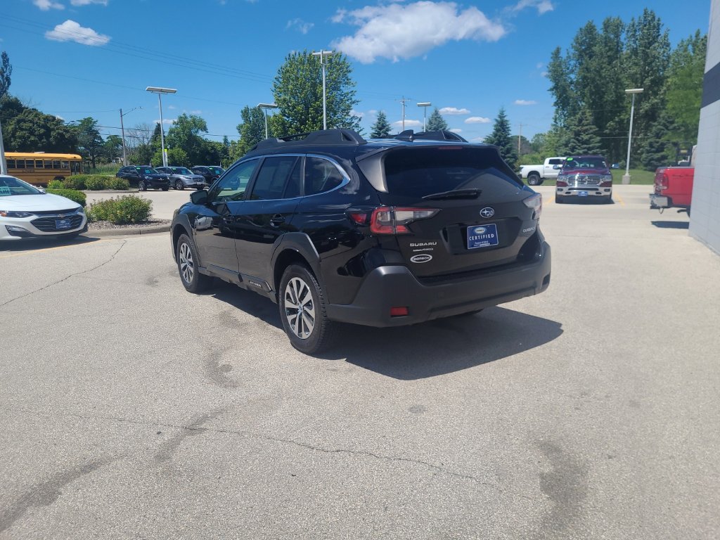 Used 2023 Subaru Outback Premium AWD/4WD image 3