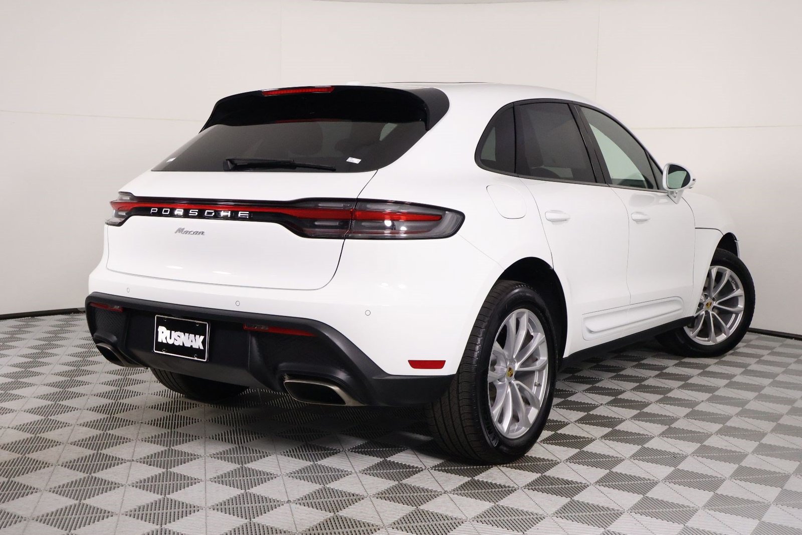 Certified 2026 Porsche Macan AWD/4WD image 7