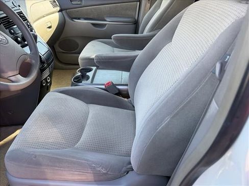 Used 2008 Toyota Sienna CE image 4