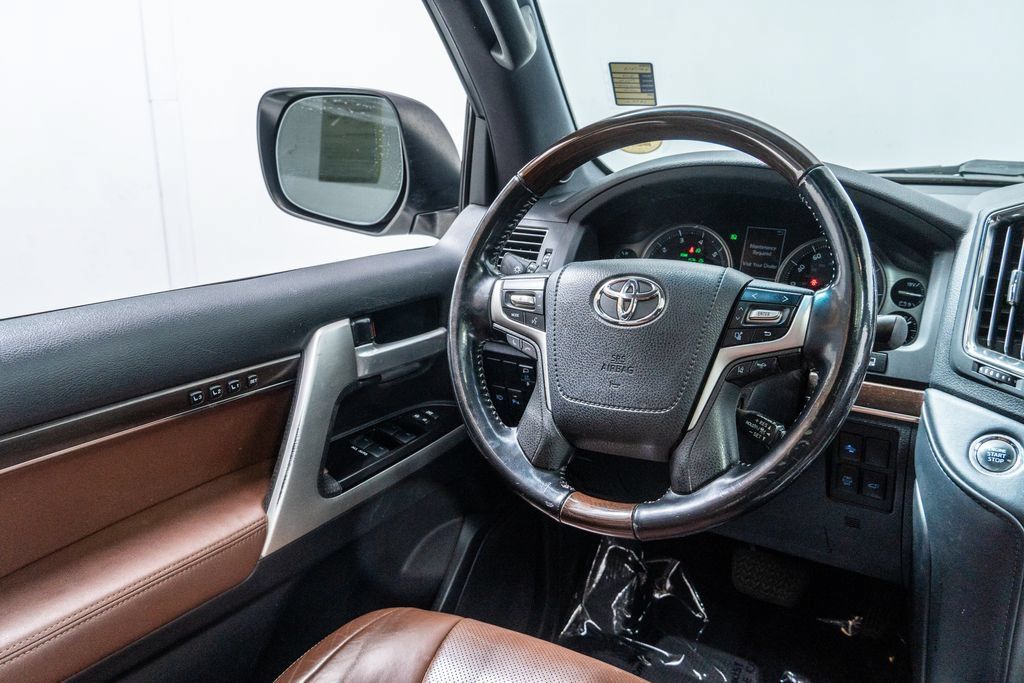Used 2018 Toyota Land Cruiser w/ Carpet Mat Package AWD/4WD image 29