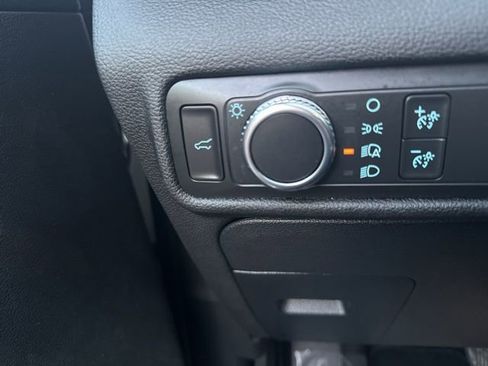 Used 2021 Ford Explorer XLT image 34