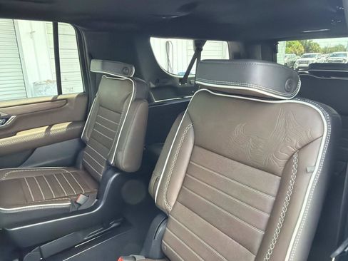 New 2026 GMC Yukon XL Denali Ultimate AWD/4WD image 12