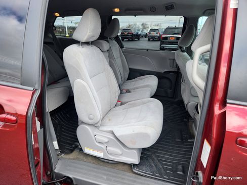 Used 2018 Toyota Sienna LE image 42