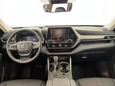 Used 2022 Toyota Highlander XLE AWD/4WD image 20