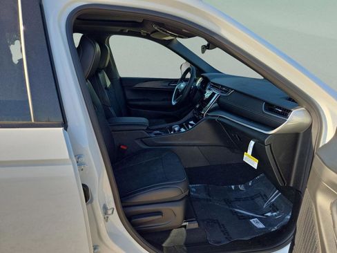 New 2025 Jeep Grand Cherokee Altitude RWD image 29