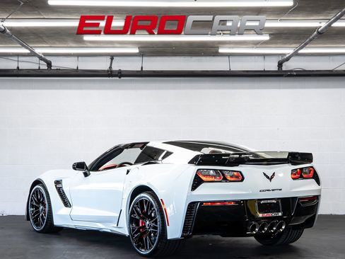 Used 2015 Chevrolet Corvette Z06 w/ 3LZ Preferred Equipment Group image 4