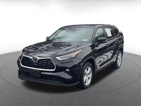 Used 2025 Toyota Highlander LE image 7