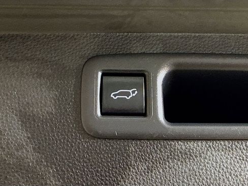 Certified 2022 Toyota Highlander XLE image 35