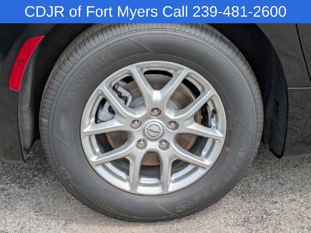 New 2026 Chrysler Pacifica Select FWD image 8