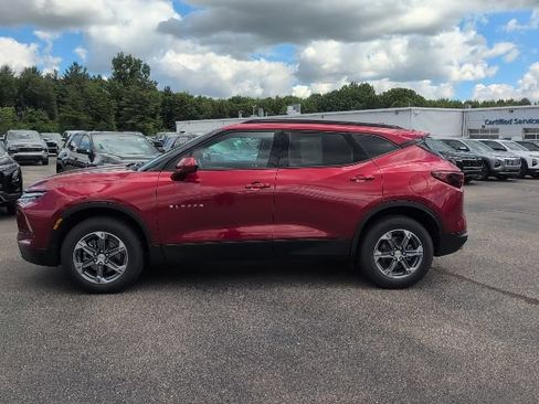 Used 2024 Chevrolet Blazer LT w/ Convenience Package FWD image 3