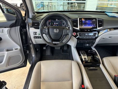 Used 2017 Honda Pilot Touring image 13
