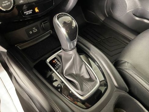 Used 2018 Nissan Rogue SL AWD/4WD image 9