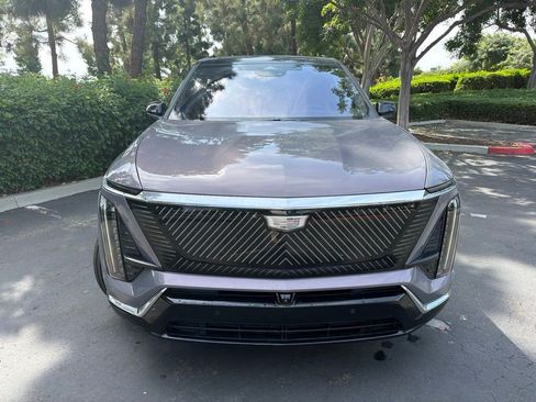 Certified 2026 Cadillac Vistiq Luxury AWD/4WD image 2