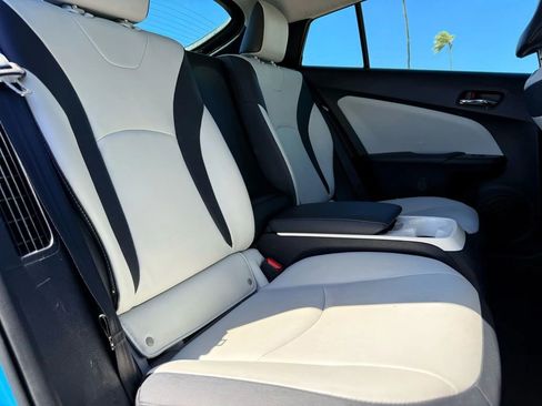 Used 2017 Toyota Prius Prime Premium image 12