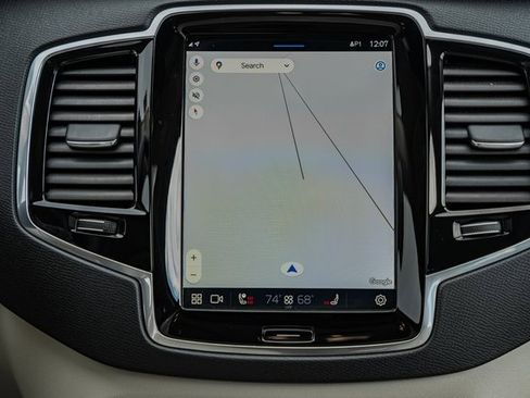 Used 2024 Volvo XC90 B6 Plus image 23