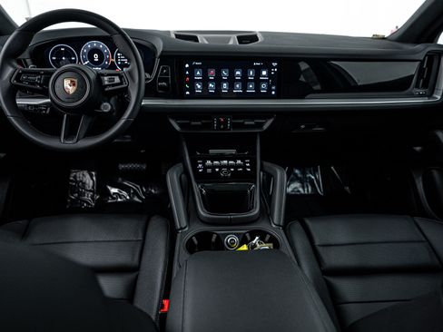 Certified 2025 Porsche Cayenne image 12