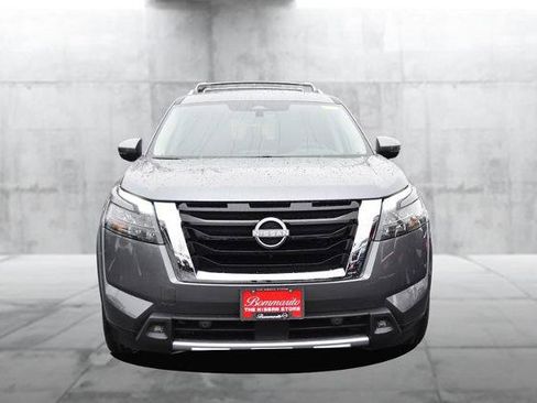 New 2025 Nissan Pathfinder Platinum image 4