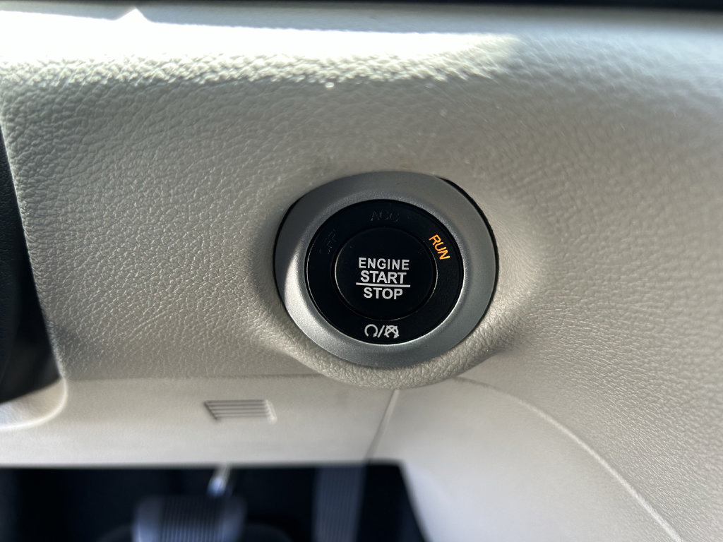 Used 2021 Chrysler Pacifica Touring-L FWD image 33