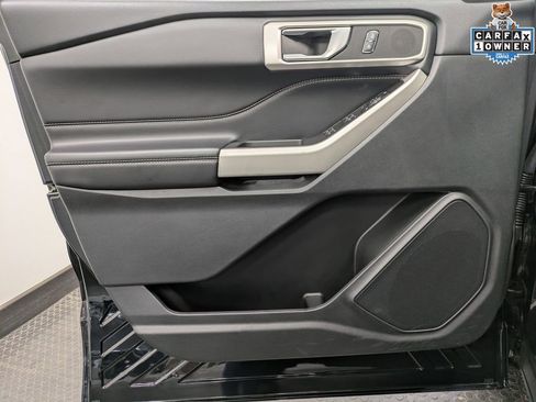 Used 2022 Ford Explorer XLT w/ Equipment Group 202A AWD/4WD image 9