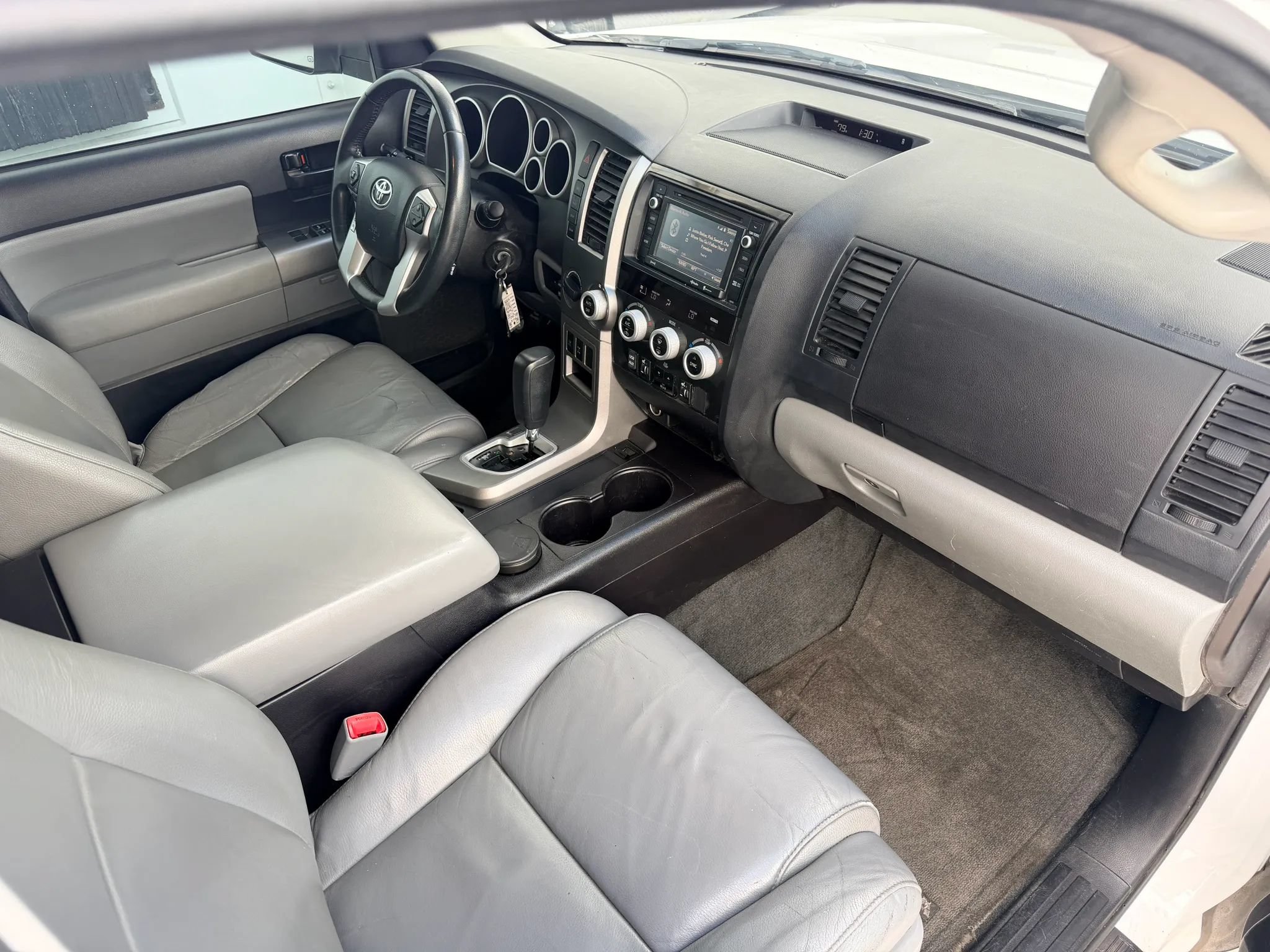 Used 2016 Toyota Sequoia SR5 w/ Premium Package AWD/4WD image 18