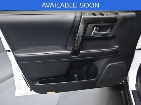 Used 2019 Toyota 4Runner TRD Off-Road Premium AWD/4WD image 11