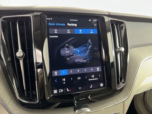 Certified 2024 Volvo XC60 B5 Plus image 18