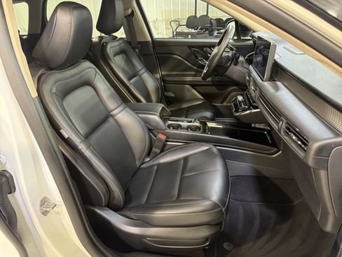 Used 2025 Lincoln Corsair FWD image 28