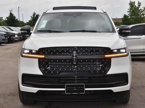 New 2026 Lincoln Navigator L Black Label AWD/4WD image 2