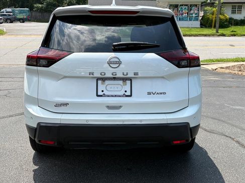 Used 2024 Nissan Rogue SV AWD/4WD image 4