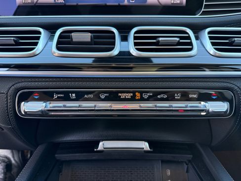 Used 2024 Mercedes-Benz GLS 580 4MATIC image 31