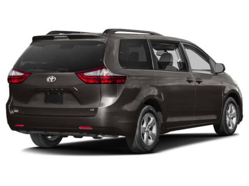 Used 2015 Toyota Sienna LE FWD image 2