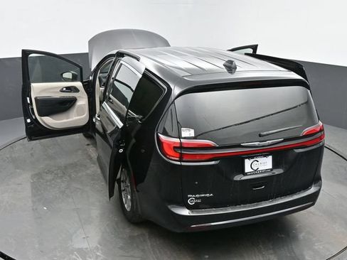 Used 2023 Chrysler Pacifica Touring-L FWD image 64