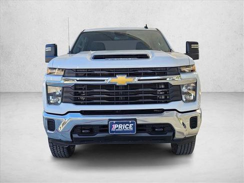 Used 2024 Chevrolet Silverado 2500 LT image 2