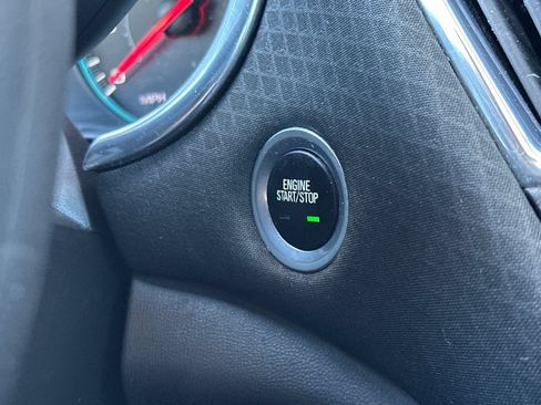 Used 2018 Chevrolet Malibu LT FWD image 23