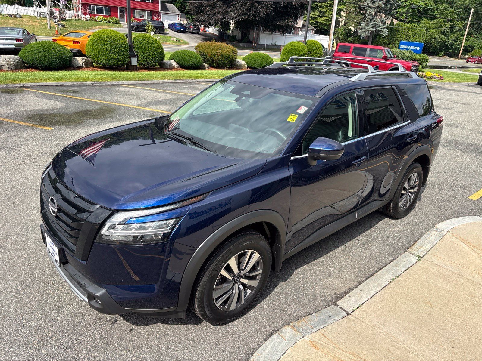 Used 2022 Nissan Pathfinder SL w/ SL Black Package AWD/4WD image 7