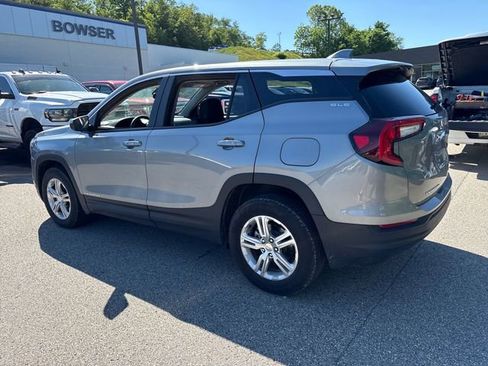 Used 2024 GMC Terrain SLE AWD/4WD image 3