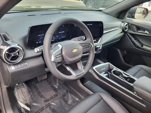 Used 2025 Chevrolet Equinox LT w/ Convenience Package II image 11