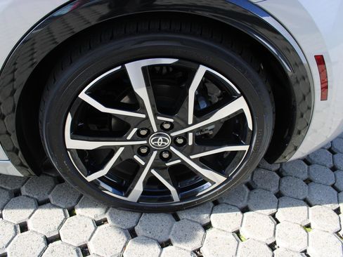 Used 2026 Toyota Prius Plug-In Hybrid image 11