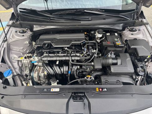 Used 2025 Hyundai Elantra SEL image 28