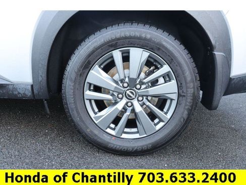 Used 2022 Nissan Pathfinder SV image 33