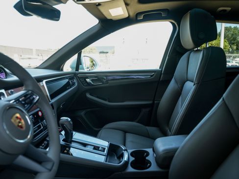 New 2026 Porsche Macan image 22