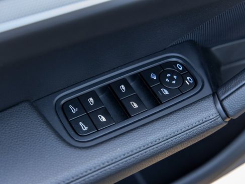 Certified 2025 Porsche Cayenne Coupe image 23