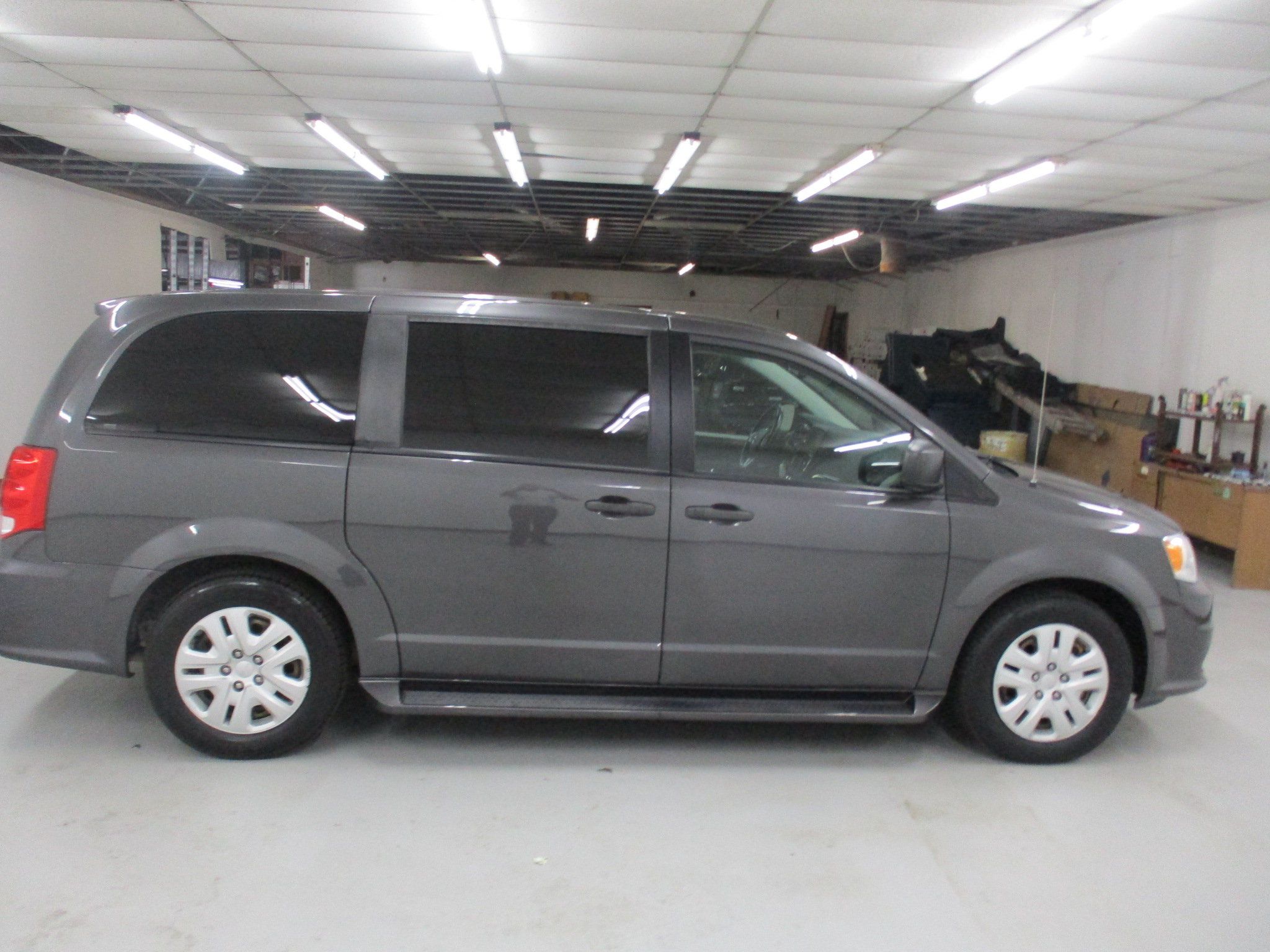 Used 2019 Dodge Grand Caravan SE w/ UConnect Hands-Free Group FWD image 6
