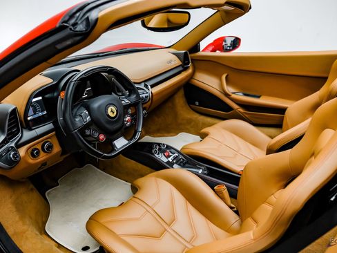 Used 2013 Ferrari 458 Spider image 54