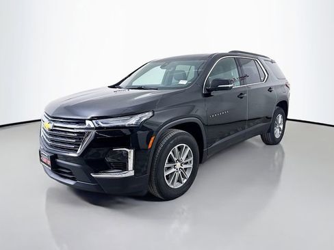 Used 2023 Chevrolet Traverse LT image 3