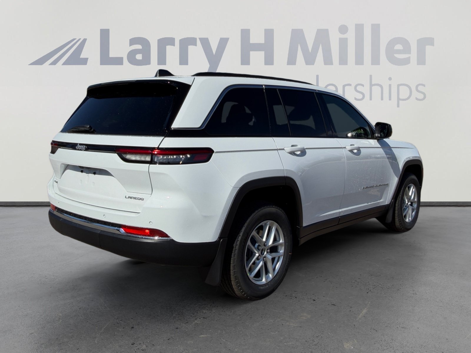 New 2026 Jeep Grand Cherokee Laredo X AWD/4WD image 6