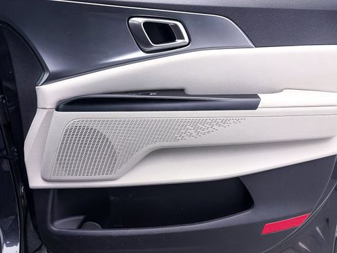 Certified 2023 Kia Carnival LX image 30