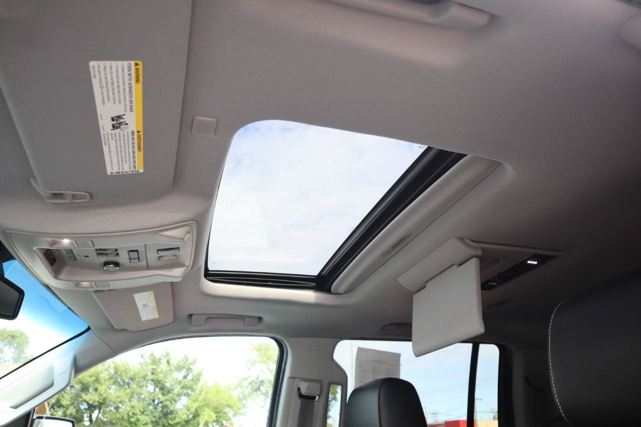 Used 2017 Chevrolet Suburban Premier AWD/4WD image 22